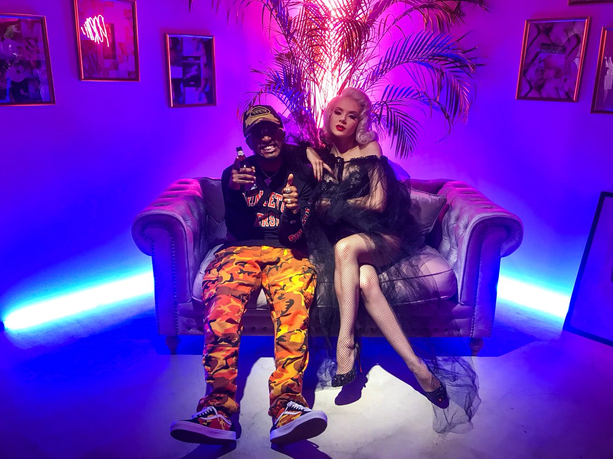 YOUNGLYXX's tweet photo. #Pornoshop album release party in Tokyo was litty thanks #dfttokyo and @redbulljapan for having me apart of this 🇯🇵 https://t.co/Q9erBDfcjG