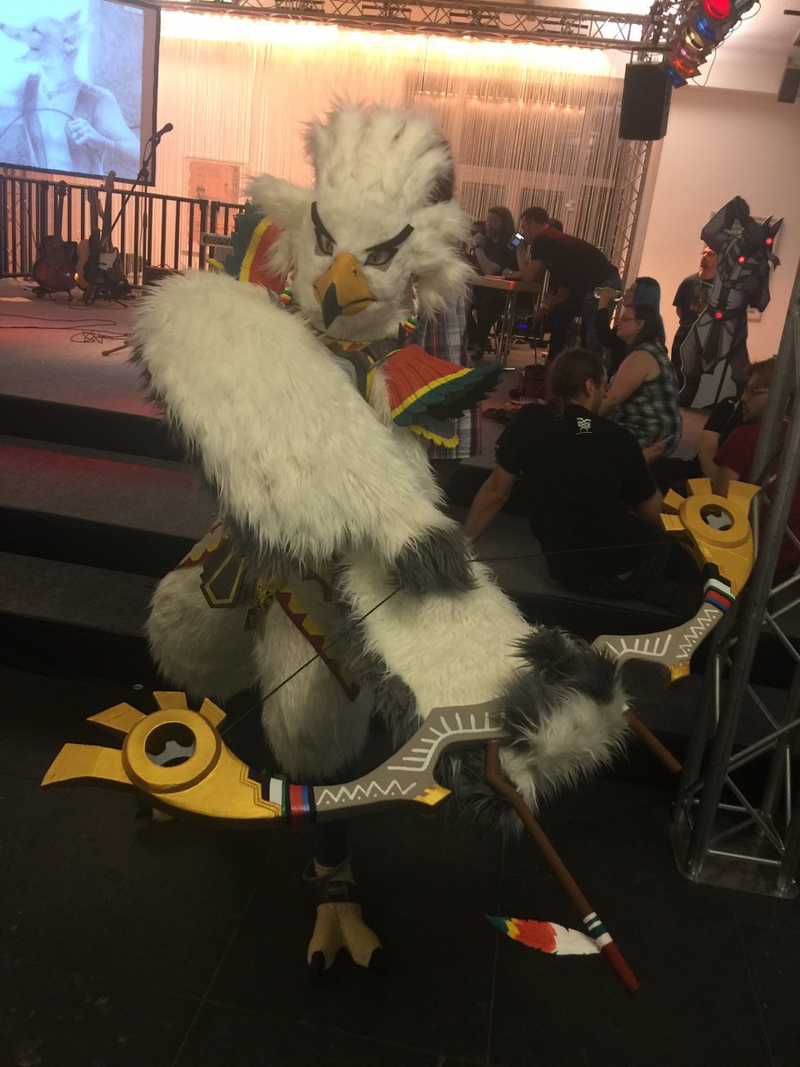 skyhawkcosplay's tweet photo. @spiritpandasuit Yay! You are on the right path. Also here is my solution to the wings of my Teba cosplay. I can pull my bow and have +15 inches at each arm. #TebatheRito https://t.co/ahxyZgKaS9