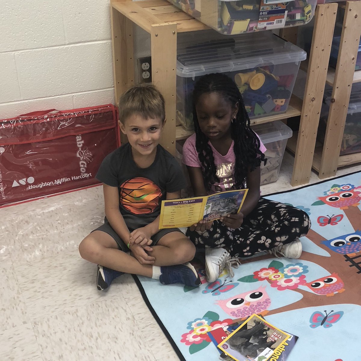 KFunInRoom101's tweet photo. Amazing growth this week as we learn to work with partners in reading and writing #kinder❤️ #writingworkshop #readingworkshop https://t.co/5BGHZfbp29
