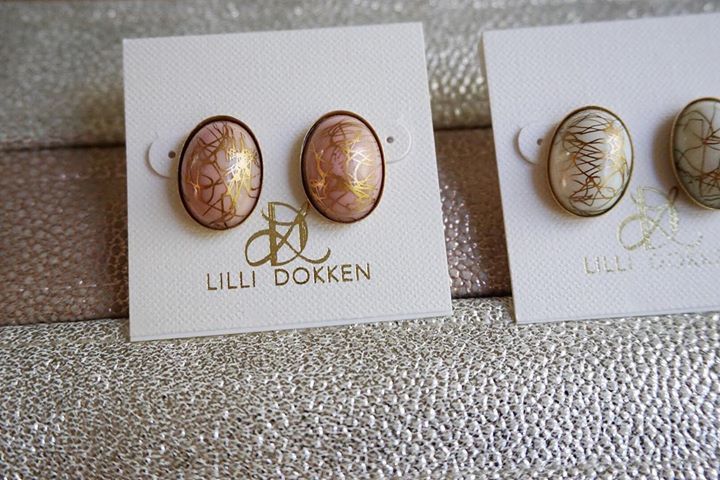 lillidokken's tweet photo. These studs?! An absolute must! The 1940s vintage stones get me every single time! #lillidokken https://t.co/pkjUkKvMcy