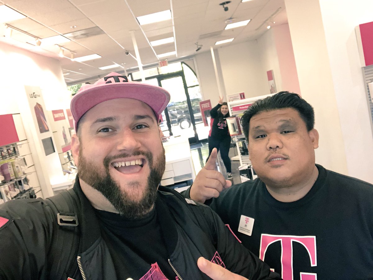 TJMartinez1000's tweet photo. @JRSalvador15 taking his development AND iPhone preorders seriously! Lots of customer getting hooked up today at Baymeadows @AdrianVanHooser #BAMGood https://t.co/Ncl5pm28Bt