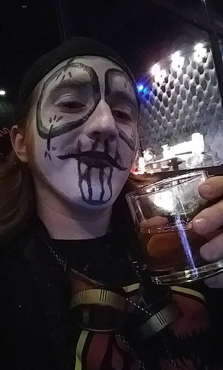 Mr_F_official's tweet photo. And I say fuck you, the world, and Crooked cops, and I'll toast to that. #Fuckcrookedcop https://t.co/DIU6uUWBdW