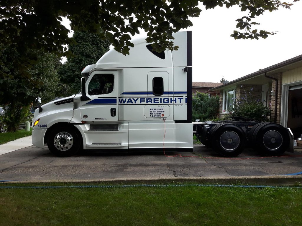 WayfreightTruck's tweet photo. #TGIF Time for the weekend! Nothin' like a shiny rig! Thanks to Wayfreight driver Jim Spittal for the great pics of his truck. Have a great weekend, drivers. Keep'er shiny! #weekend #cleanrig #trucking #truckerlife #seeyaMonday #Wayfreight https://t.co/lTdYPKiB2r