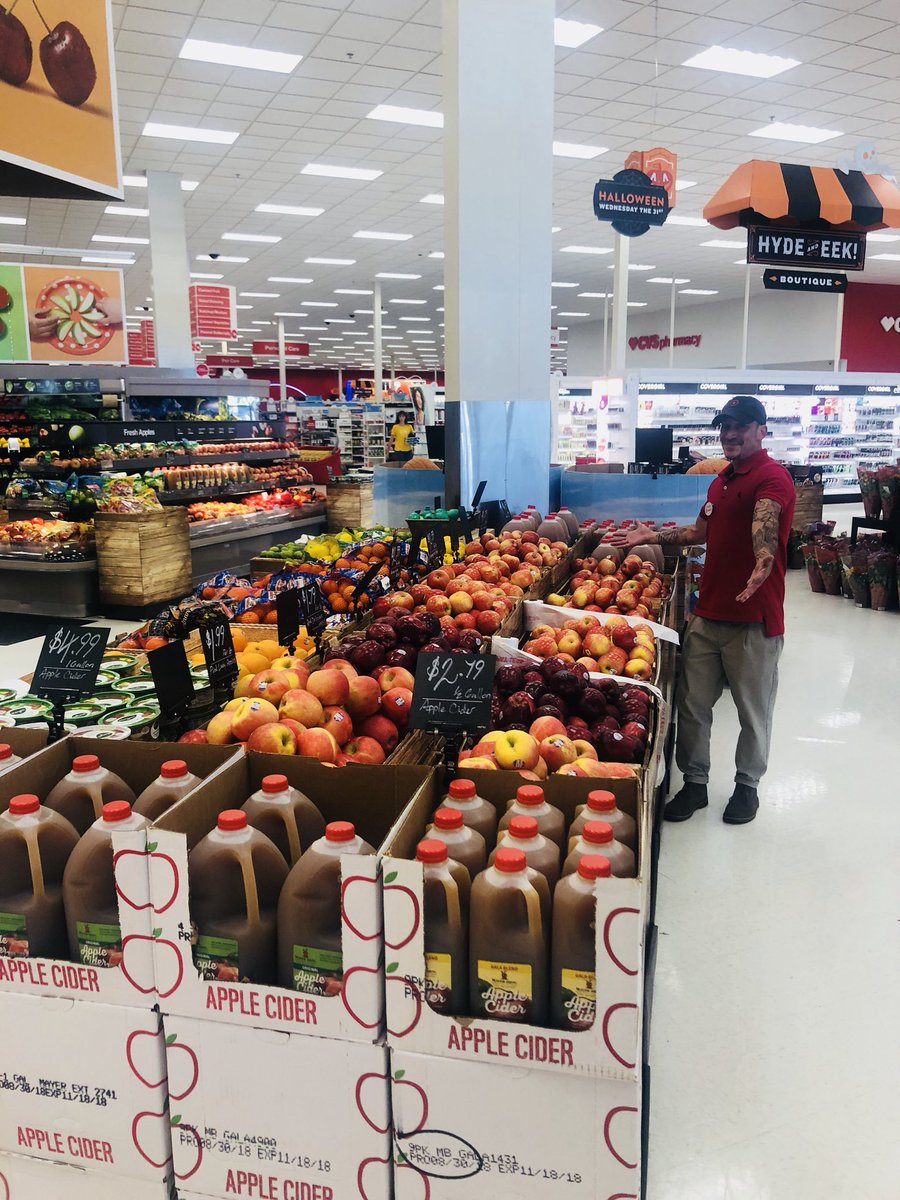 When your produce TL is amazing and shows you the display he set up to look like an apple orchard! Beautiful! Great work, Chris! <a href="/tenniemccabe/">Tennie McCabe</a> <a href="/AmiBerg6/">Ami_Berg</a>