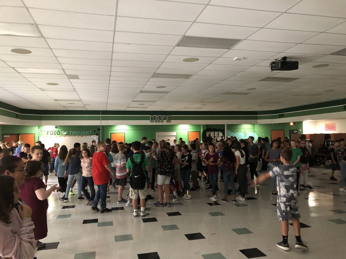 MabankJrHigh's tweet photo. Back to School Dance 2018!!!! #kikidoyoulovemeMJH #everychildcountsMJH https://t.co/FueAMvs71F