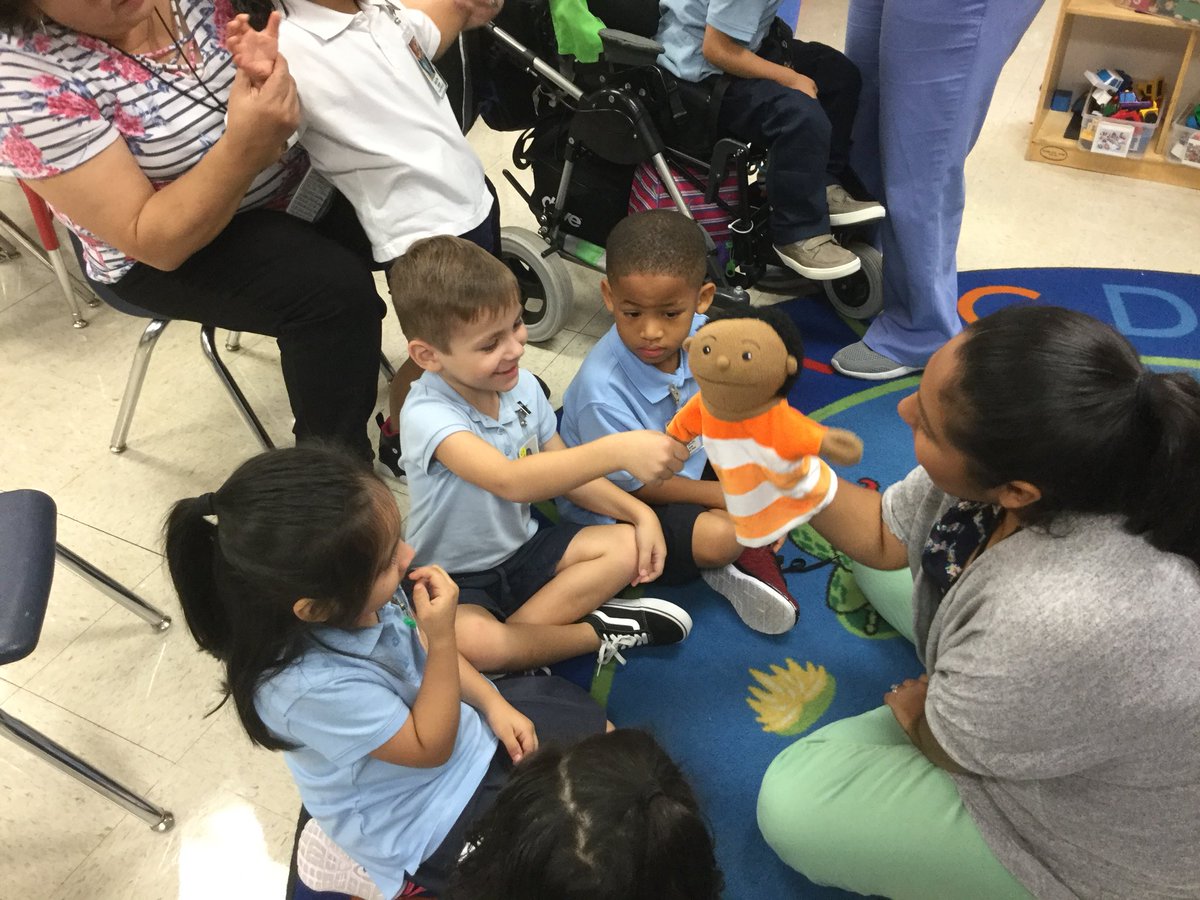 JacksontheTeach's tweet photo. First week fun.....learning how to introduce ourselves and greet new friends! @NISDPassmore @2ndStepProgram #nisdppcd #latepost https://t.co/6pNdF9ztEF