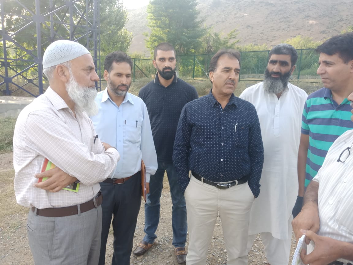 dhpm_jk's tweet photo. Sh. Syed Shahnawaz Ahmad Bukhari, Director #Horticulture #Planning &amp; #Marketing along with his Team members visited to #Fruit &amp; #Vegetable Market at Zazna Ganderbal on his very first day of #assumption the #Charge as Head of the #Department. https://t.co/HDfflzpjaV