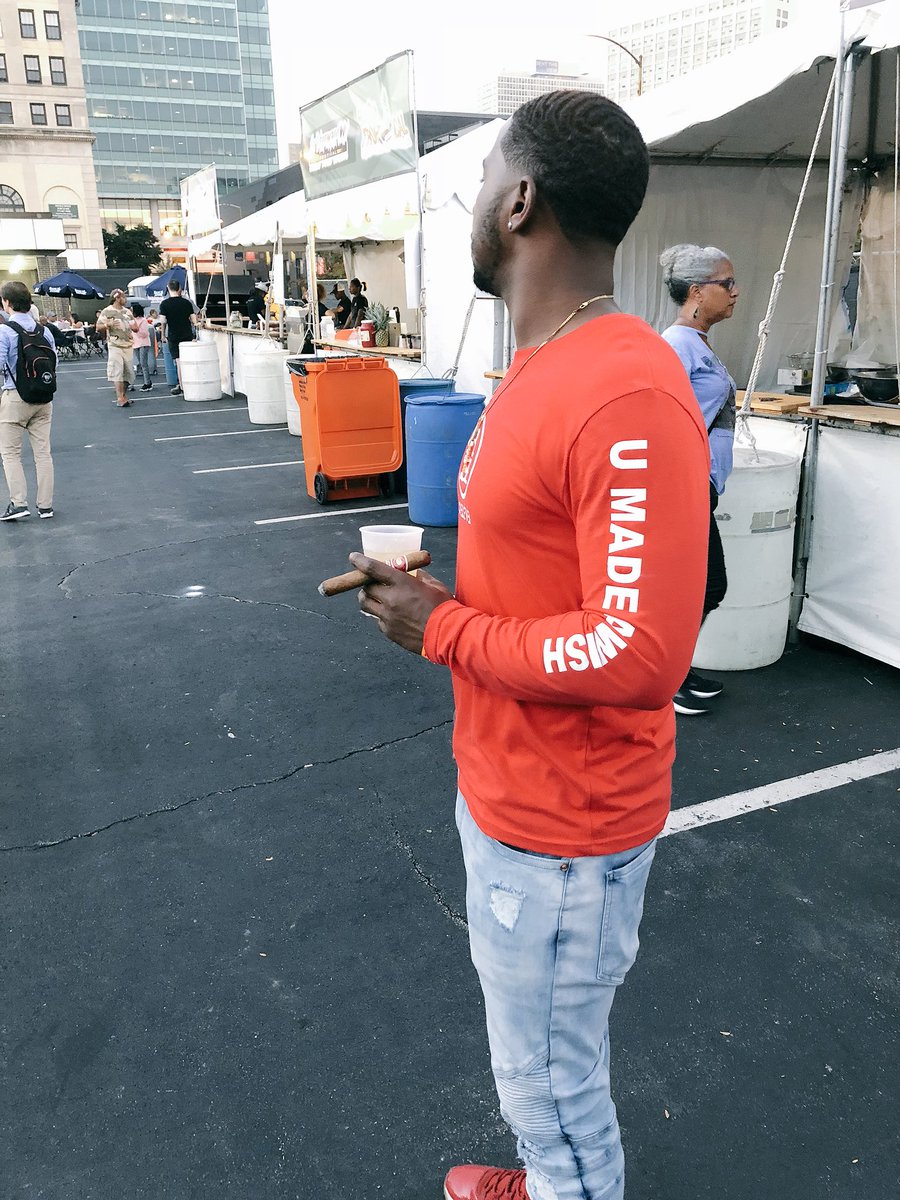 PearlingWisdom's tweet photo. Serving Up Culture 🎯🚨
Shirt By: @RoiEleve
#FallForwardFestival #HydePark #Fashion #Chicago #BlackChicago #Culture https://t.co/KyMxlPPff1