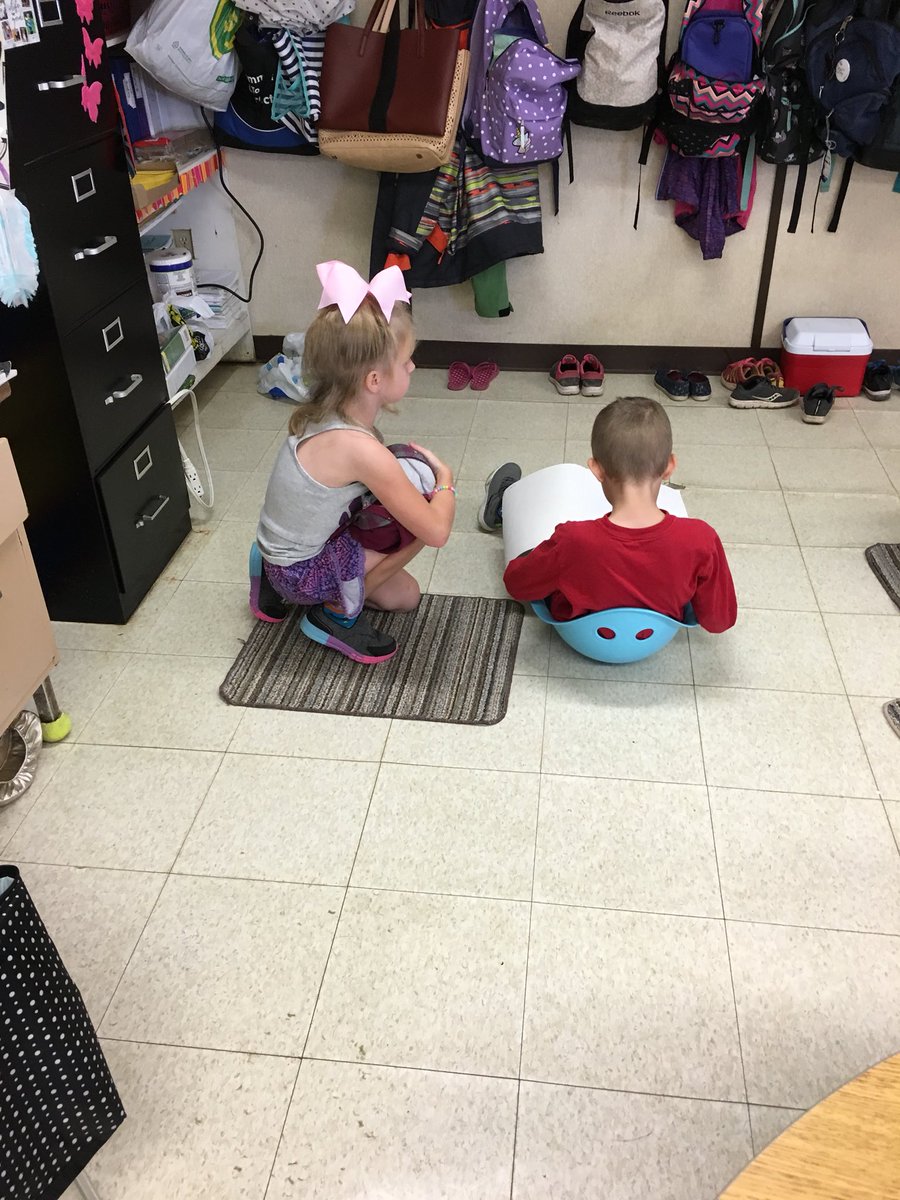 parkerspress's tweet photo. Partner Reading! Melts my 💜 @AngusMorrisonES https://t.co/2k5pdrnxMu