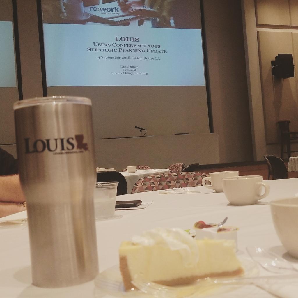 NichollsLibrary's tweet photo. Last session of our conference made sweeter by our goodies! Thanks @louislibraries #louisuc18 #NichollsLibrary #swag https://t.co/nvdVmOUMNr