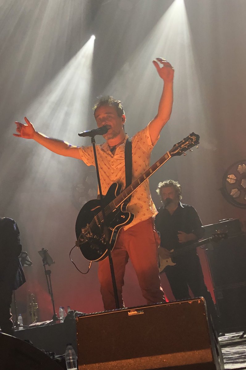 jover2007's tweet photo. Hoy la música nos ha dado la revancha 🖤
#loveoflesbian #santibalmes #rickyfalkner #palaudelesartsreinasofia #20añoslol🎂 https://t.co/qyQ6rPpStt