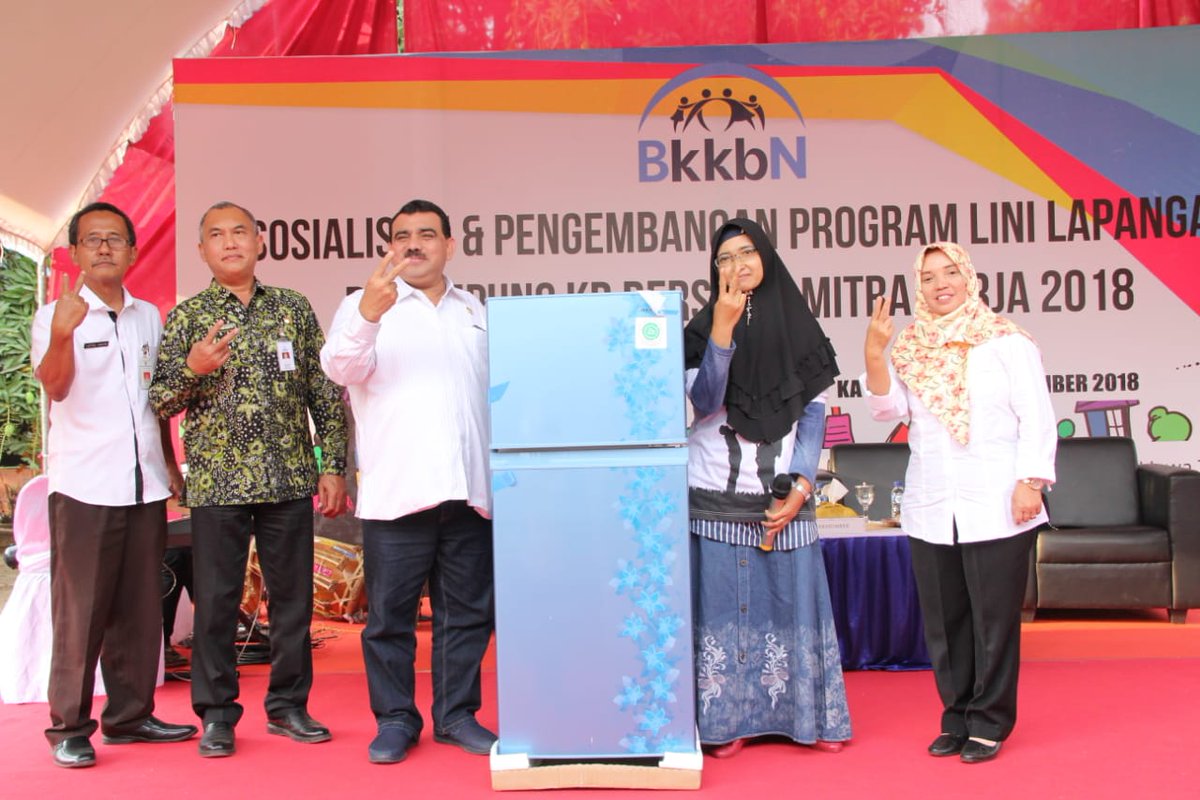 AliMahir_DPRRI's tweet photo. Kegiatan Sosialisasi dan Pengembangan Lini Lapangan di Kampung KB bersama Mitra Kerja 2018 di Kabupaten Kudus https://t.co/i7vU58SHpr