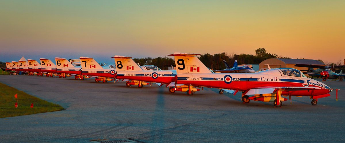 CdnAvSpotter's tweet photo. Sunsets on the @CFSnowbirds and @CF18Demo on the ramp at @OttawaAero after practise day #CYND #Gatineau #Snowbirds #Sunset #Avgeek #Ottawa https://t.co/oFepTSf4hQ