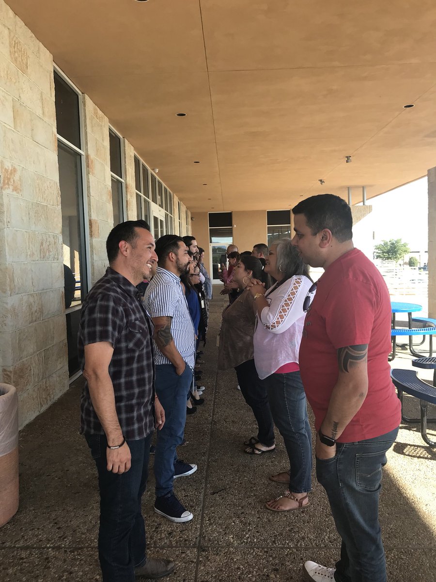 itschriscanet's tweet photo. Wrapped up our #CoachingAndFeedback training session at El Paso! Marvelous experience with an amazing group of people! #ELPRocks #915Coaching #ImmaCoachYouSoGood #LifeAtCapgemini #AceCoaching @CapgeminiBusSvc https://t.co/pRoDqkNnVr
