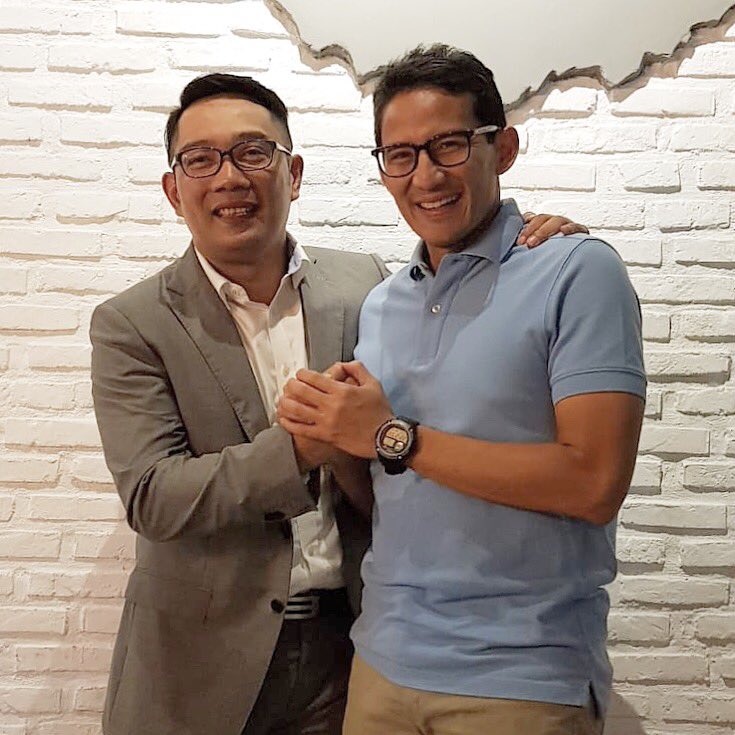 Kita literally fine-fine aja kok. So, please jangan ada lagi ya yang mengadu my statement and Kang Emil di media which is no maksud to saling serang. Gimana kang <a href="/ridwankamil/">Ridwan Kamil</a>, bahasanya udah cukup jaksel belum? 😄