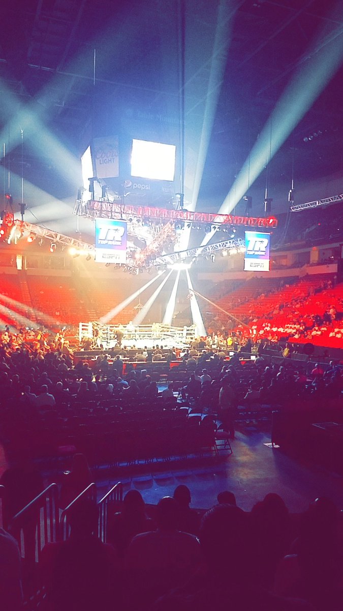 vicvTV's tweet photo. It's going down like FIGHT NIGHT - #1
+Dad  
🥊#toprank #ESPN #hometown @RAMIREZBOXING #FresnoYouKnow #boxingweekend https://t.co/W3MSHitawh