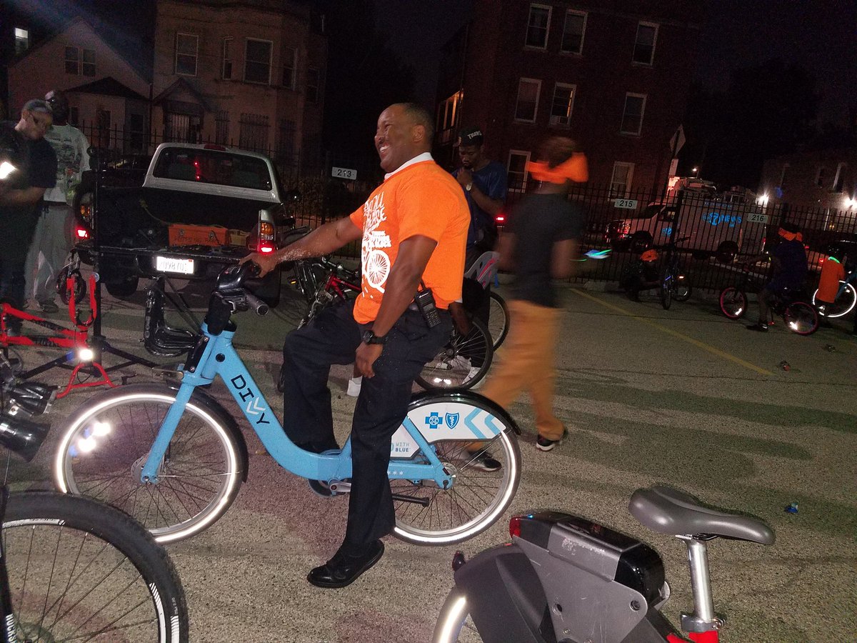 ChicagoCAPS07's tweet photo. Come join us along the route! @ChicagoCAPS07 @IamEnglewood #ThinkOutsideDaBlock "Roll in Peace" @ChiPDCommunity @tmwkenglewood https://t.co/lAKZ2I9EjY