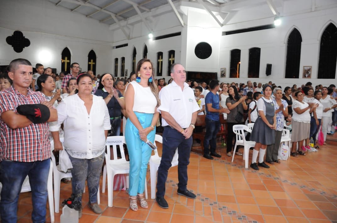 Esposa Asisti Fe Devocion Sagrada Eucaristia Parroquia Senor Milagros Barrio Nevada Valledupar Presidida Monsenor Oscar Jose Velez Isaza Franco Ovalle Scoopnest