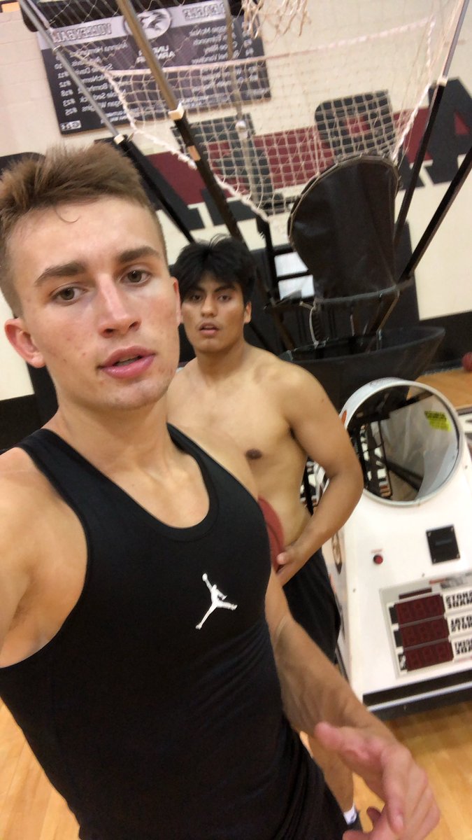 kinggwynbball's tweet photo. Me and my boiiiii 💯killin it before tomorrow 🤞🏽put up a total of 1,157 shots and knocked down 100 FT’s 🤷♂️! #WHATWEDO🤫 #JUSTSITBACKANDWATCH🤙🏽 https://t.co/0oQPX94f4i