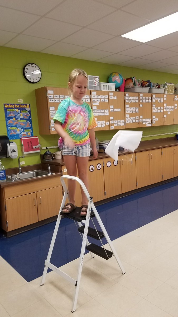 KarliGullickson's tweet photo. Parachute fun!!! Learning about air is so cool! @downsvilleES https://t.co/WzTG9vhu7V