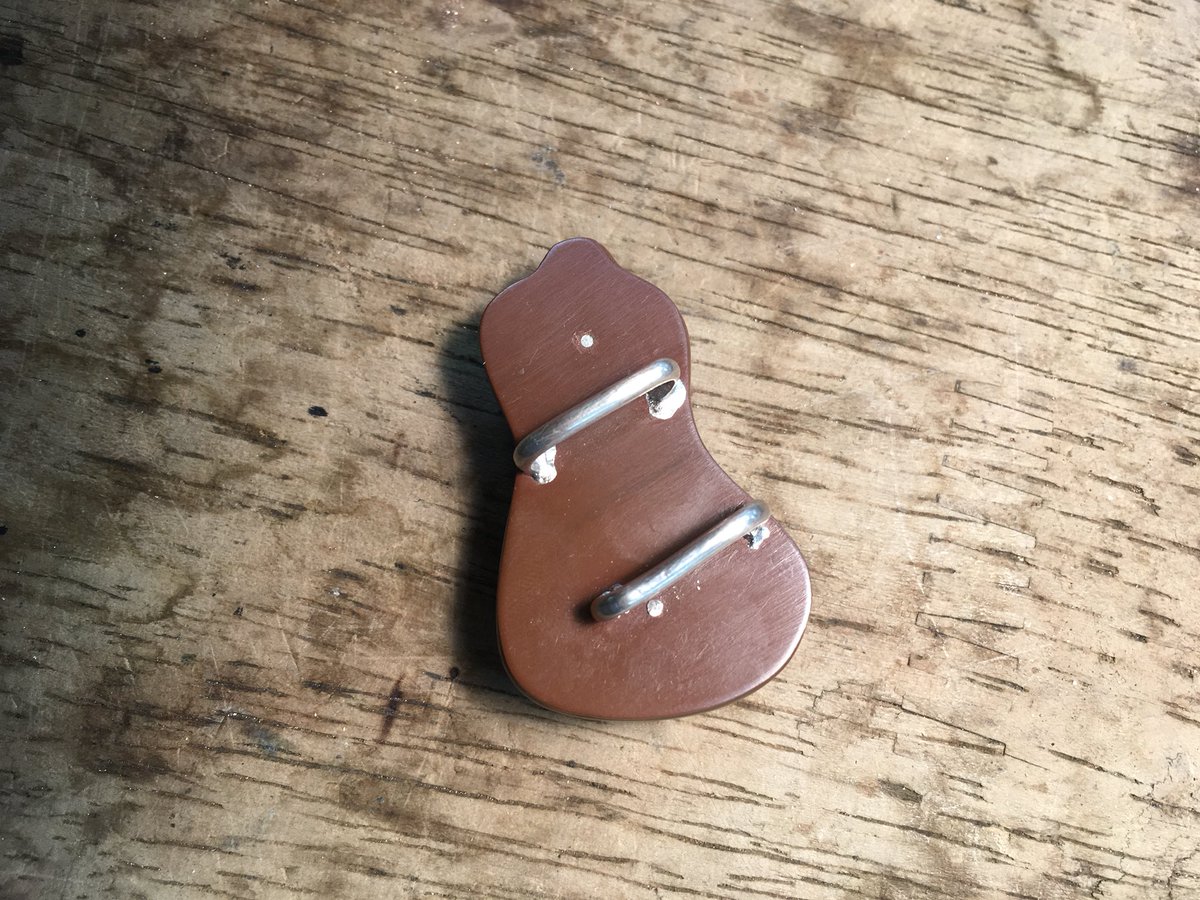 rene_hotoki's tweet photo. #帯留め #帯留 #おびどめ #sashclip #clip #obidome #瓢箪 #ひょうたん #gourd #handmade #handcrafted #handcraftedjewelry #handcraft #handcrafts #線象嵌 #象嵌 #metalinlay #彫金 #伝統工芸 #japaneseculture #metal #metalwork #damascene #銅 #copper #銀 #silver #art #artwork #artworks https://t.co/xf3aYFOXwV
