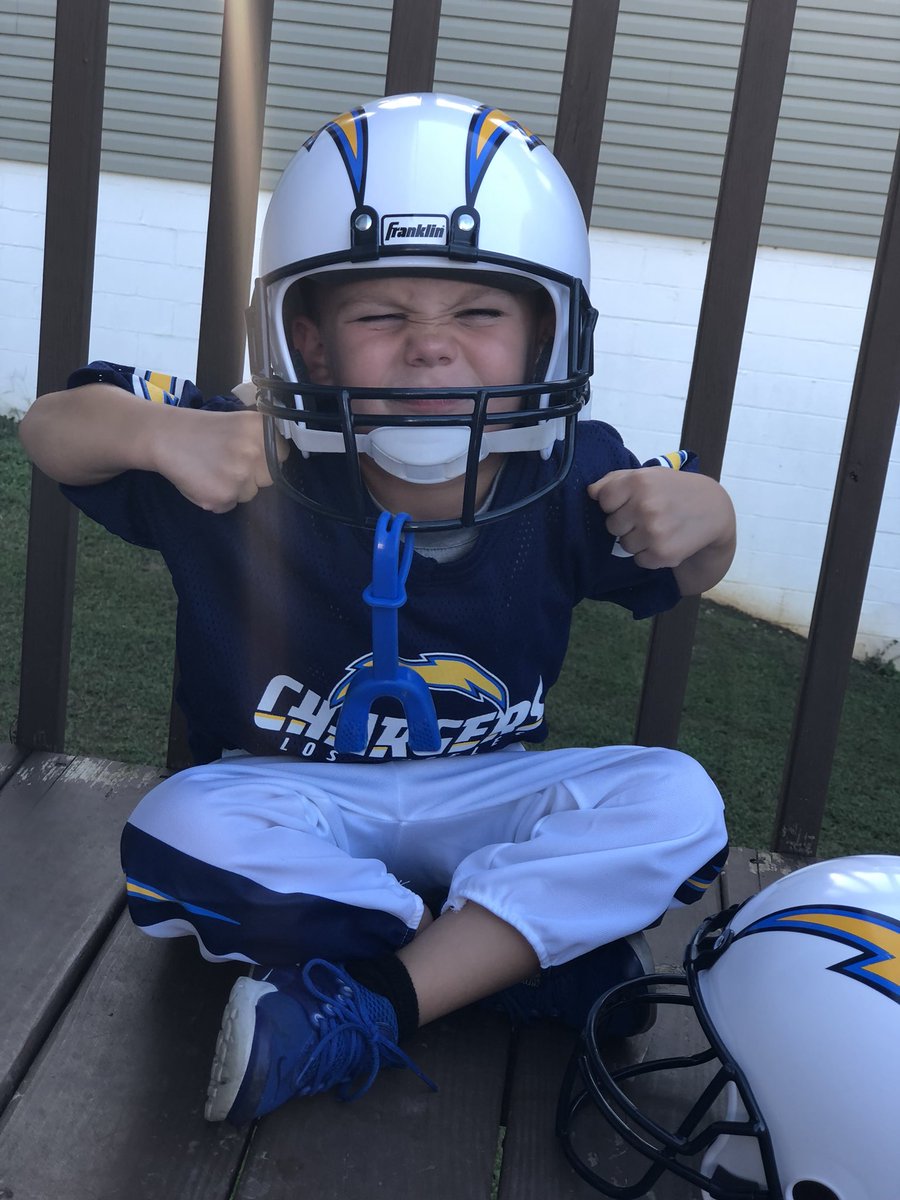 s_hilty03's tweet photo. We’re ready 🏈🏈 Let’s go Electrics ⚡️⚡️ #footballfridaynight #biggestfans #family #futureelectrics @PhiloFootball1 @philocoach @don_hilty12 https://t.co/06As2Mrg2l
