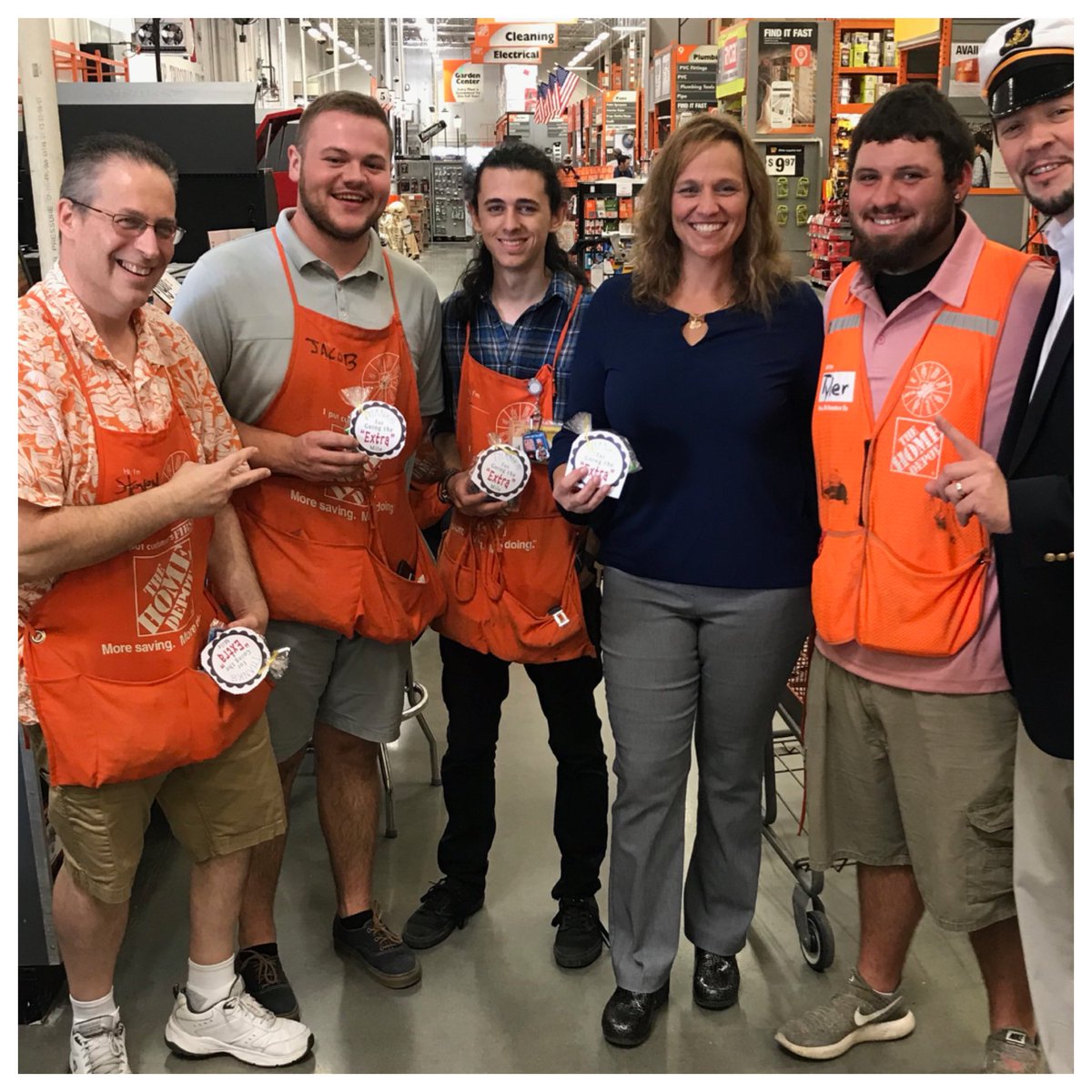 david_abernath1's tweet photo. Day 1 of @HomeDepot887 Trussville’s 3 day #successsharing2018 celebration! We had lots of fun, lots of selfies, & LOTS of money 💵💰for our team! #CruiseTheme #nextstopMexico @Sheastronach @1sherredavis @DANI_C_CLARKE @ChrisBergHD @SMarkMcpherson @Msmith_44 @gatordl @emg901 https://t.co/GCdcd7bfGs