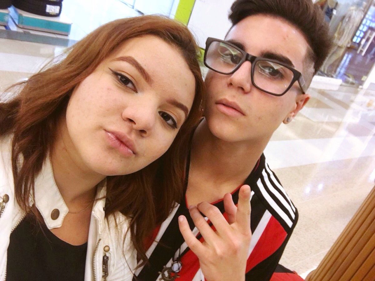 LarahBenassi's tweet photo. (Akai Ito)
uma lenda que diz que todos nós possuímos uma linha vermelha invisível amarrada no nosso mindinho, esta que nos liga diretamente à pessoa a quem somos destinados, ou seja, nossa alma gêmea. @Hey_Jhones ❤️ https://t.co/tslo4yiidQ