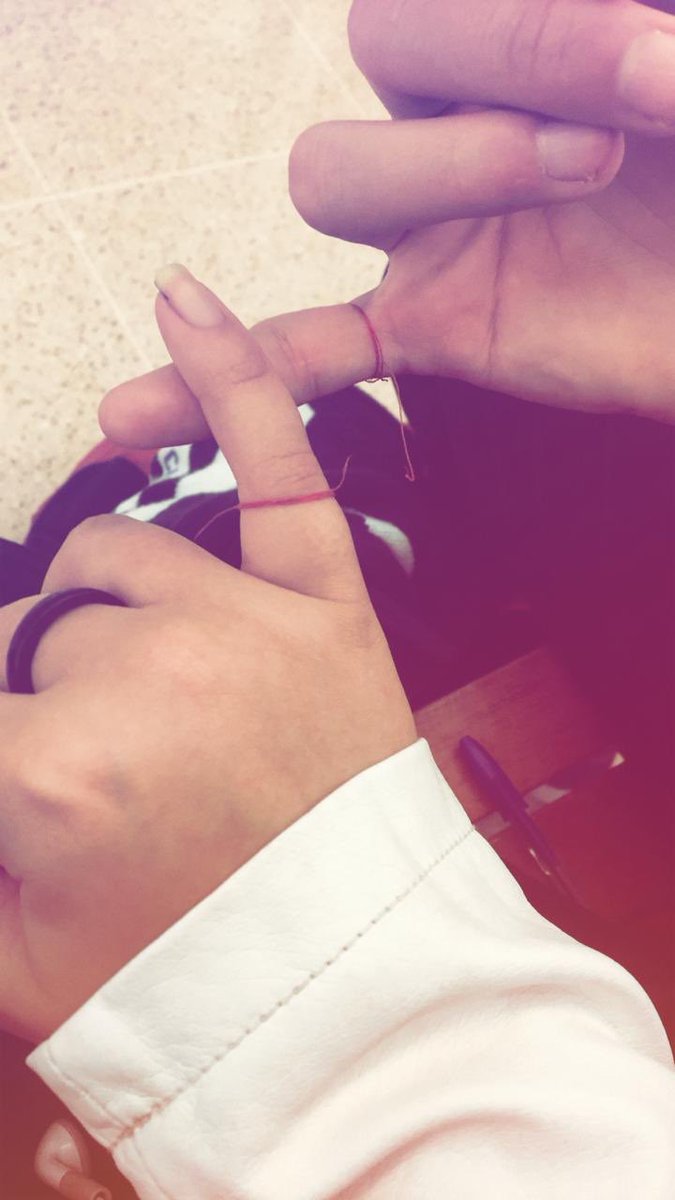 LarahBenassi's tweet photo. (Akai Ito)
uma lenda que diz que todos nós possuímos uma linha vermelha invisível amarrada no nosso mindinho, esta que nos liga diretamente à pessoa a quem somos destinados, ou seja, nossa alma gêmea. @Hey_Jhones ❤️ https://t.co/tslo4yiidQ