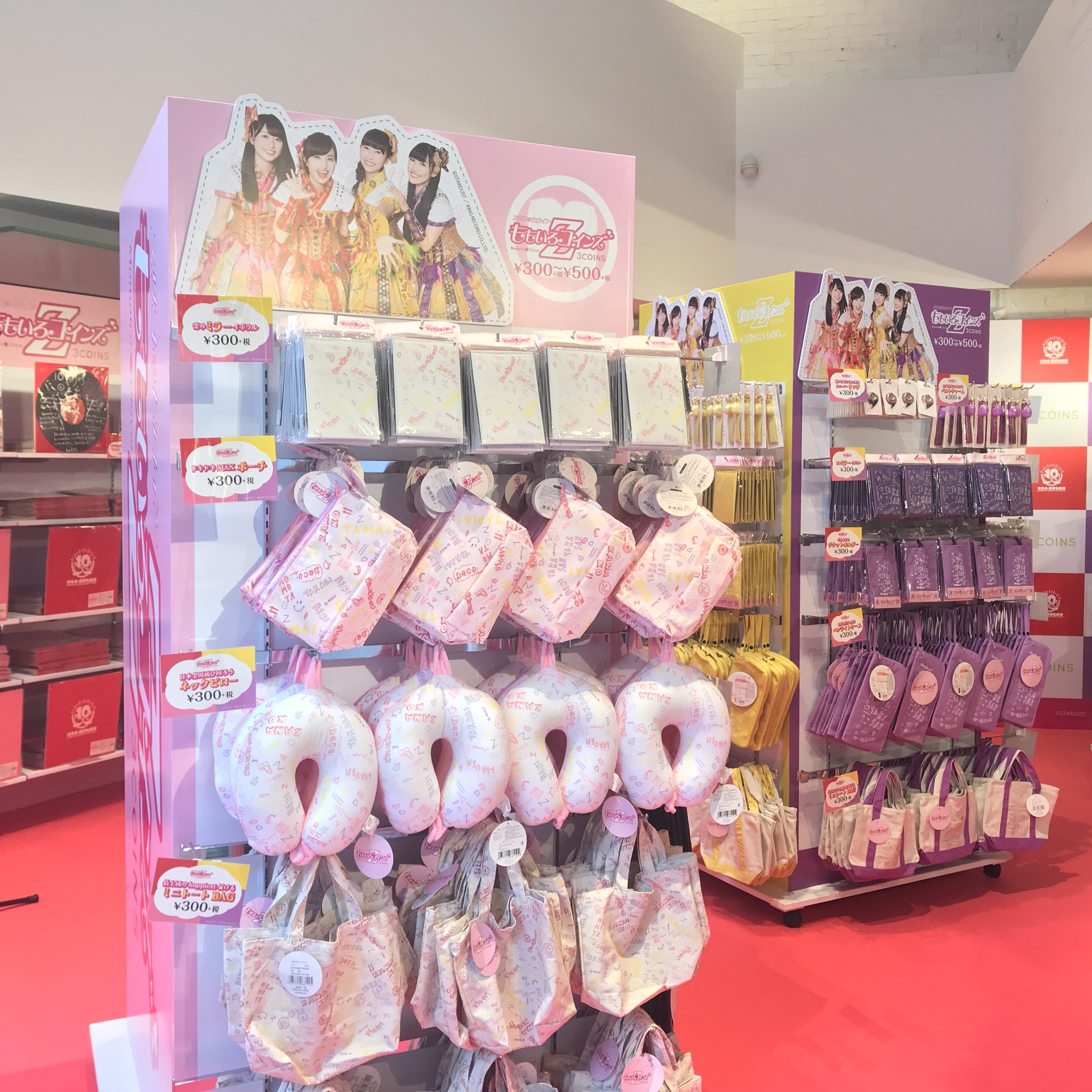 3coinsスリーコインズ 公式 本日より発売 スリコのヒロイン ももいろコインズz 本日より発売です Pop Up Shop原宿店にはなんと Open前にももクロメンバーもいらっしゃいましたー その模様はまた後日 皆様ぜひご来店お待ちしております