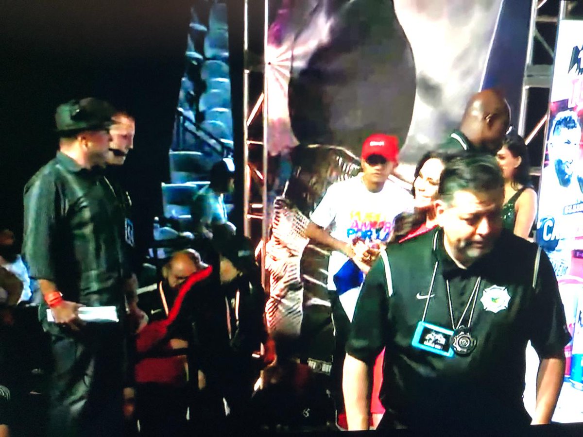 YadeCastillo1's tweet photo. #SMANic21 Este #SeptiembreVictorioso nuestro campeon Roman (Chocolate Gonzalez) #NicaravuaQuiereSeguridadyPaz. Vuelbe al ring a boxear #NicaraguaQuierePaz adelabte campeon Nicaragua esta con voz #BLDPA https://t.co/H9NGkJhDJm