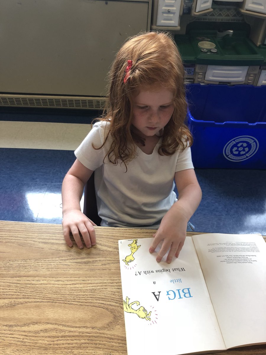 dmlake6's tweet photo. Living a readerly life in Room 217B #readthewords #readthepictures 📚 https://t.co/RRRRHenTfs