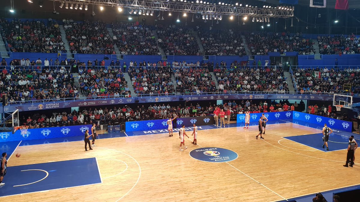 ACC_Castillo's tweet image. #Básquetbol. Nuestros talentos de #AcademiaCONADE🏀 apoyando esta noche en el emblemático #JuanDeLaBarrera de la #CDMX a nuestros #12Guerreros. La emoción es mayor porque saben que #SonLosPróximos