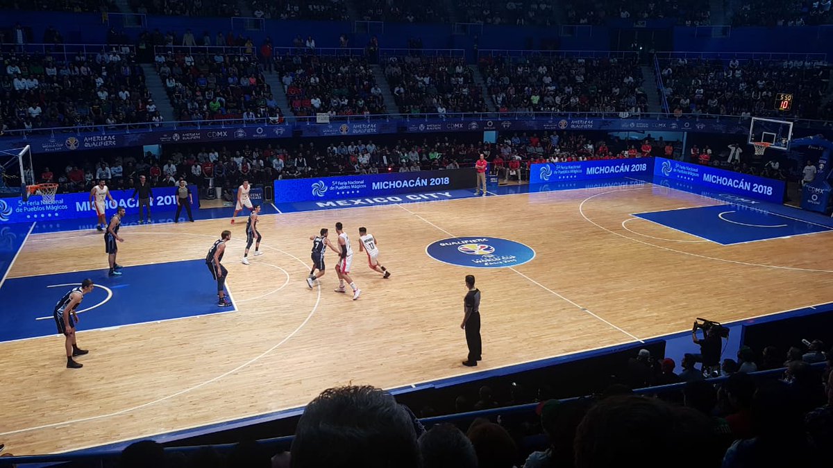 ACC_Castillo's tweet image. #Básquetbol. Nuestros talentos de #AcademiaCONADE🏀 apoyando esta noche en el emblemático #JuanDeLaBarrera de la #CDMX a nuestros #12Guerreros. La emoción es mayor porque saben que #SonLosPróximos