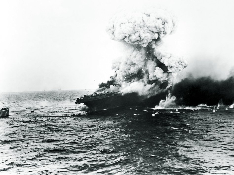 USS Lexington explodes following a #Japanese carrier attack at the Battle of the Coral Sea on May 8, 1942.

#History #WWII