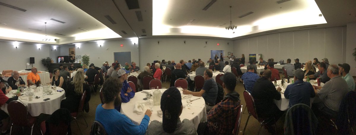 SayHiToCarlos's tweet photo. Packed house at the @retail_bc annual  shop steward #golf tournament #ThankYou #UnionStrong #oneMVMT https://t.co/X8pkGHq0mk