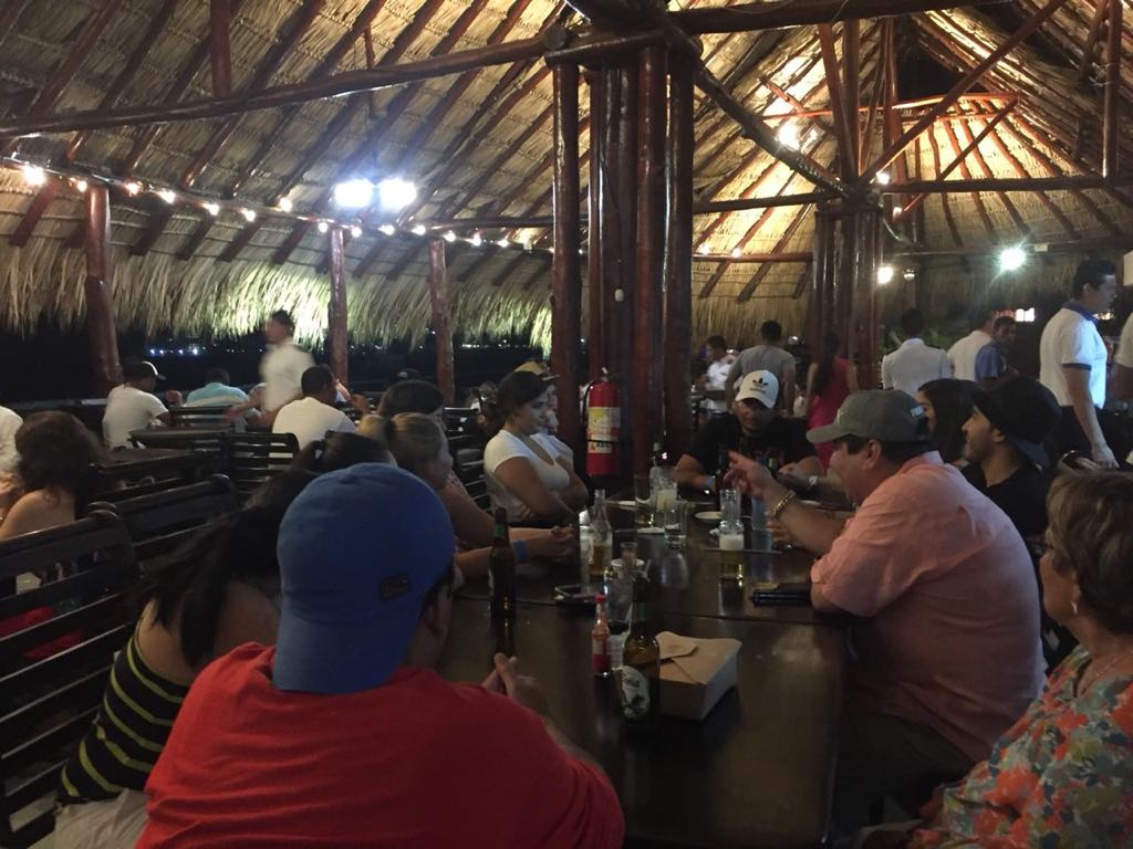 YadeCastillo1's tweet photo. #SMANic21 En este #SeptiembreVictorioso San Juan del sur a esta hora de la noche #NicaraguaQuiereSeguridadyPaz todos sus negocios llenos de turistas #NicaraguaQuierePaz vamos avanzando en paz y seguridad #BLDPA https://t.co/lI6unhFnAX