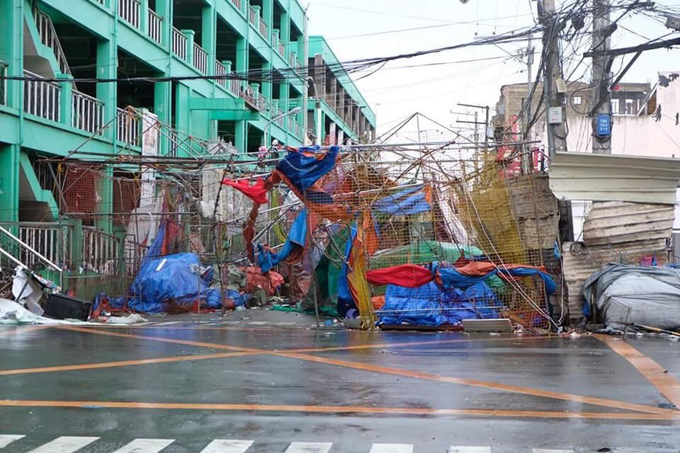 csukomyu's tweet photo. #KomyUnityReport | Ranie Udarbe’s Facebook post | Look: The aftermath of #TyphoonOmpong in Tuguegarao City, Cagayan.
Heavily damaged infrastructures and homes and uprooted trees. The city is also experiencing power outages. https://t.co/aPMP6igvfB