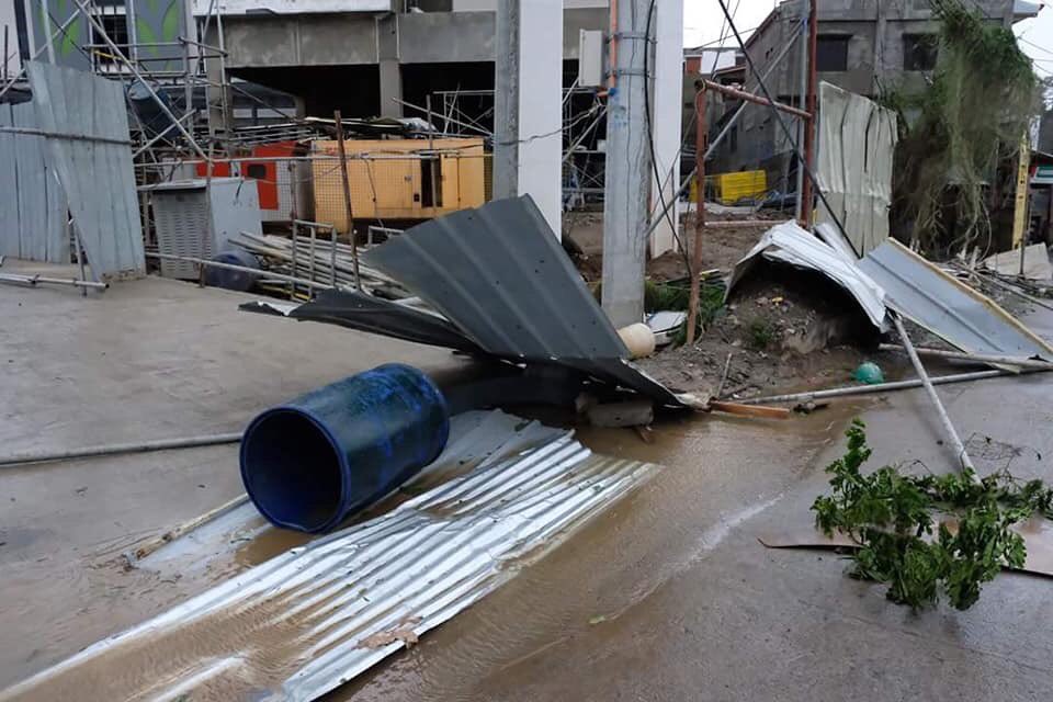 csukomyu's tweet photo. #KomyUnityReport | Ranie Udarbe’s Facebook post | Look: The aftermath of #TyphoonOmpong in Tuguegarao City, Cagayan.
Heavily damaged infrastructures and homes and uprooted trees. The city is also experiencing power outages. https://t.co/nsuq1WSFrY