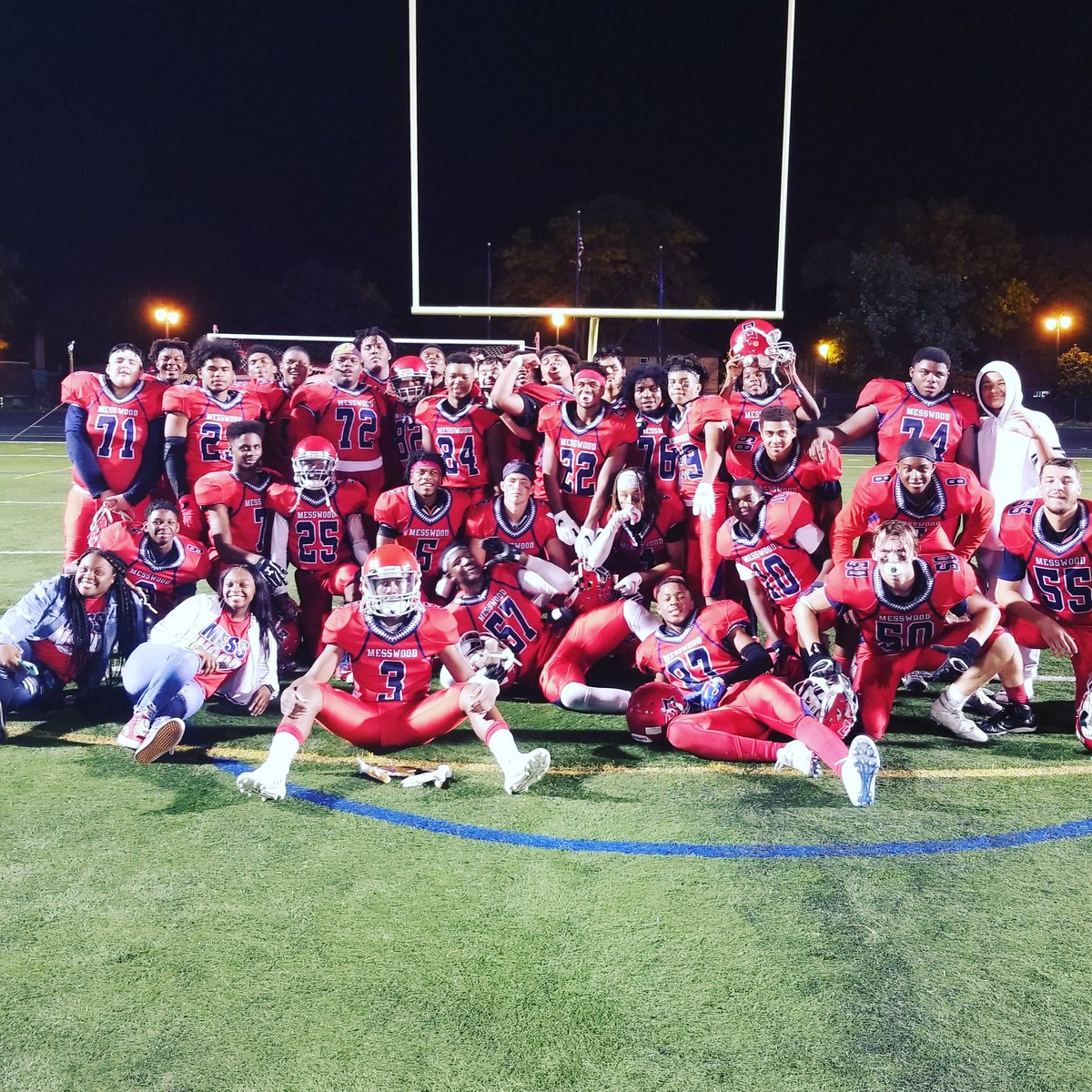shsgreyhounds's tweet photo. HOMECOMING W! What a thrilling come from behind victory for the Greyhounds to improve to 4-1! #shorewoodproud https://t.co/ik6xTdchy4