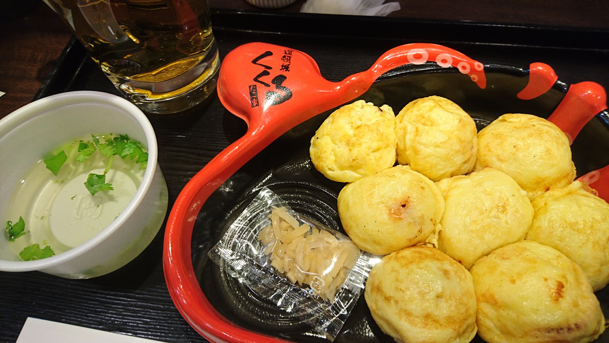 Tぞー アルコール フリークの逡巡 新大阪駅でくくる くくるはたこ焼きよりも明石焼き派です 出汁がうまい W ビール もうまい W ツイッター晩酌部 とにかく呑もうよ倶楽部 とにかく呑み隊 新大阪駅 くくる 明石 T Co Ln7uxjaklb