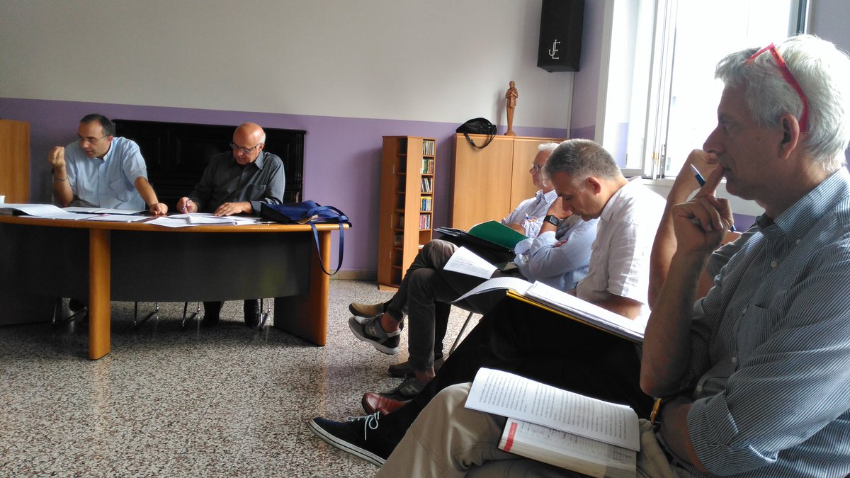 ClaudMasotti's tweet photo. "Si è educatori tutta la vita" anche in questa mattina un po' grigia a #Milano comitato #agesc Lombardia nella #scuolaparitaria Regina Carmeli https://t.co/iSCUIiHk6h