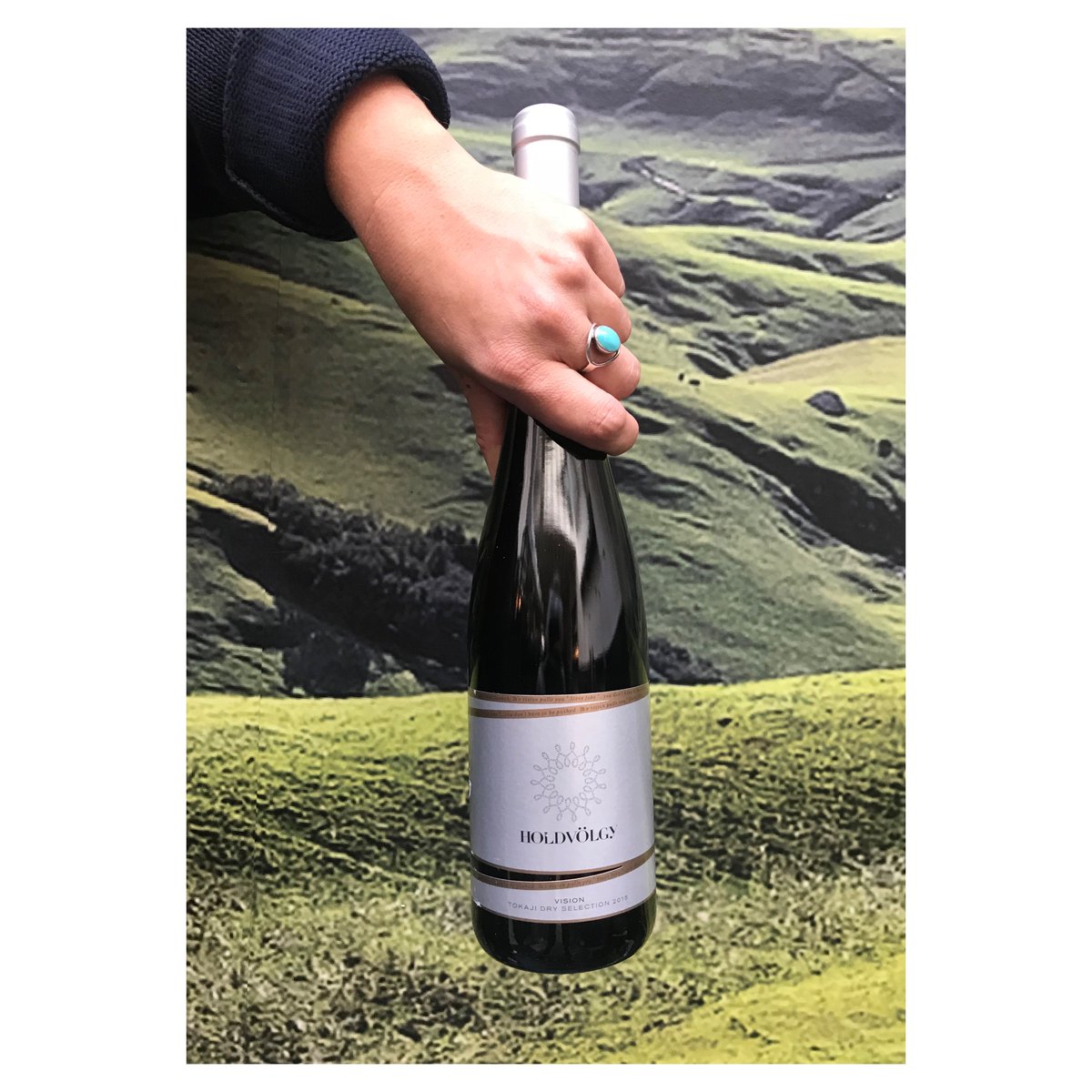 W I N E • O F  • T H E • W E E K
2015 Furmint-Harselevu-Kabar from Tokaji
pineapple - grapefruit - zesty
£7.50 #btg 
.
#wineoftheweek #btg #tokaji #hugarianwine #sommelierlondon #furmintblend #mgpldn #heddonstreet #regentstreet #centrallondonrestaurant #london
