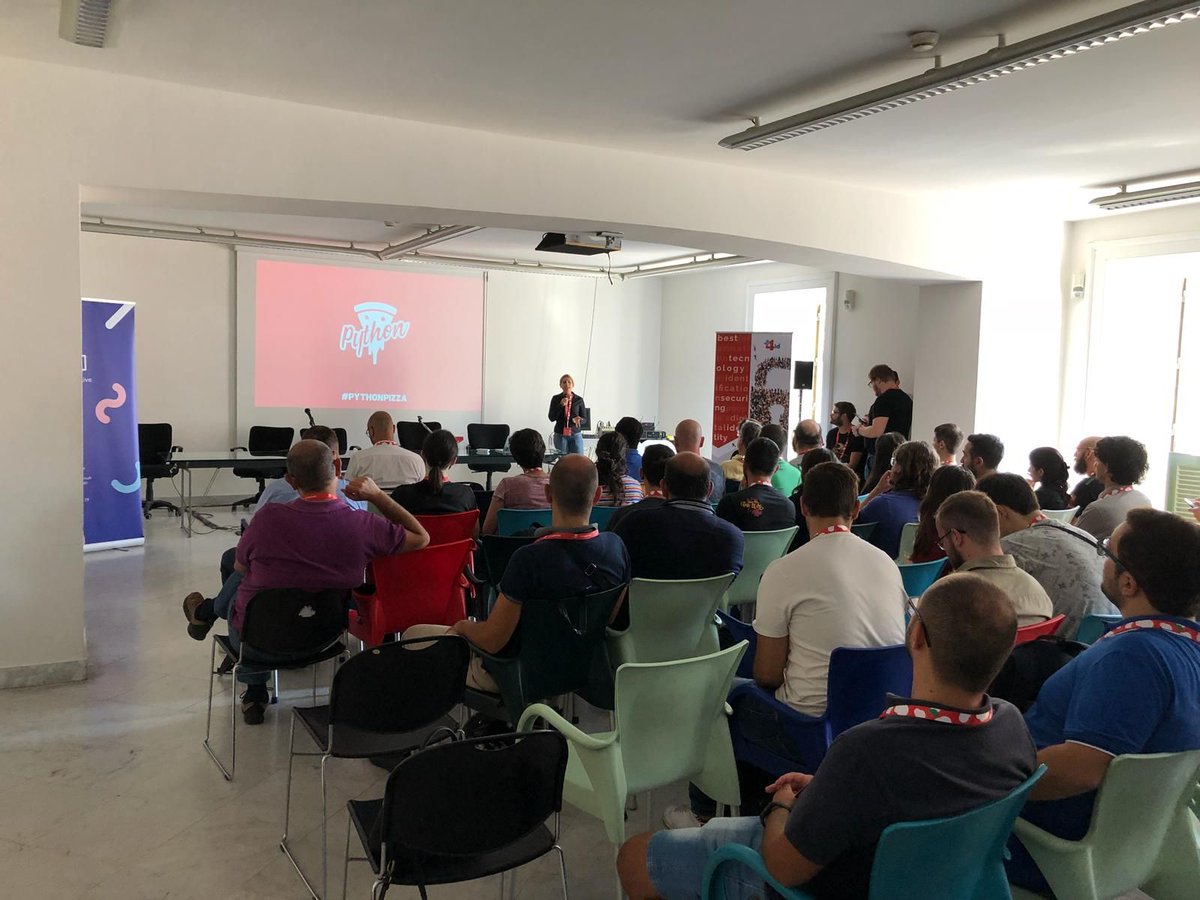 meetlab_it's tweet image. ...noi ci siamo !! #pythonpizza #meetlab #events #napoli #developer