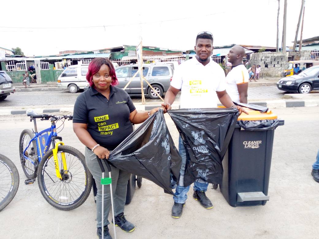 LMJaycees's tweet photo. @jcilagosmeatro with all stakeholders making sure wastes are disposed properly.

 Let's help to dispose our wastes properly.

#letsdoitnigeria 
#worldcleanup2018 https://t.co/CJfSXS7o6c