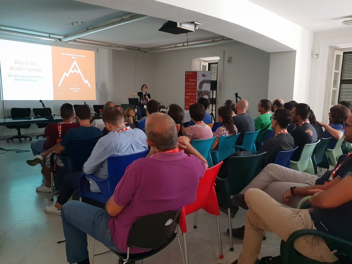 Showbiz89's tweet image. Let's talk! Vi aspettiamo al PAN, in questo momento il talk - Codice Ratio - con Elena Nieddu #pythonpizza