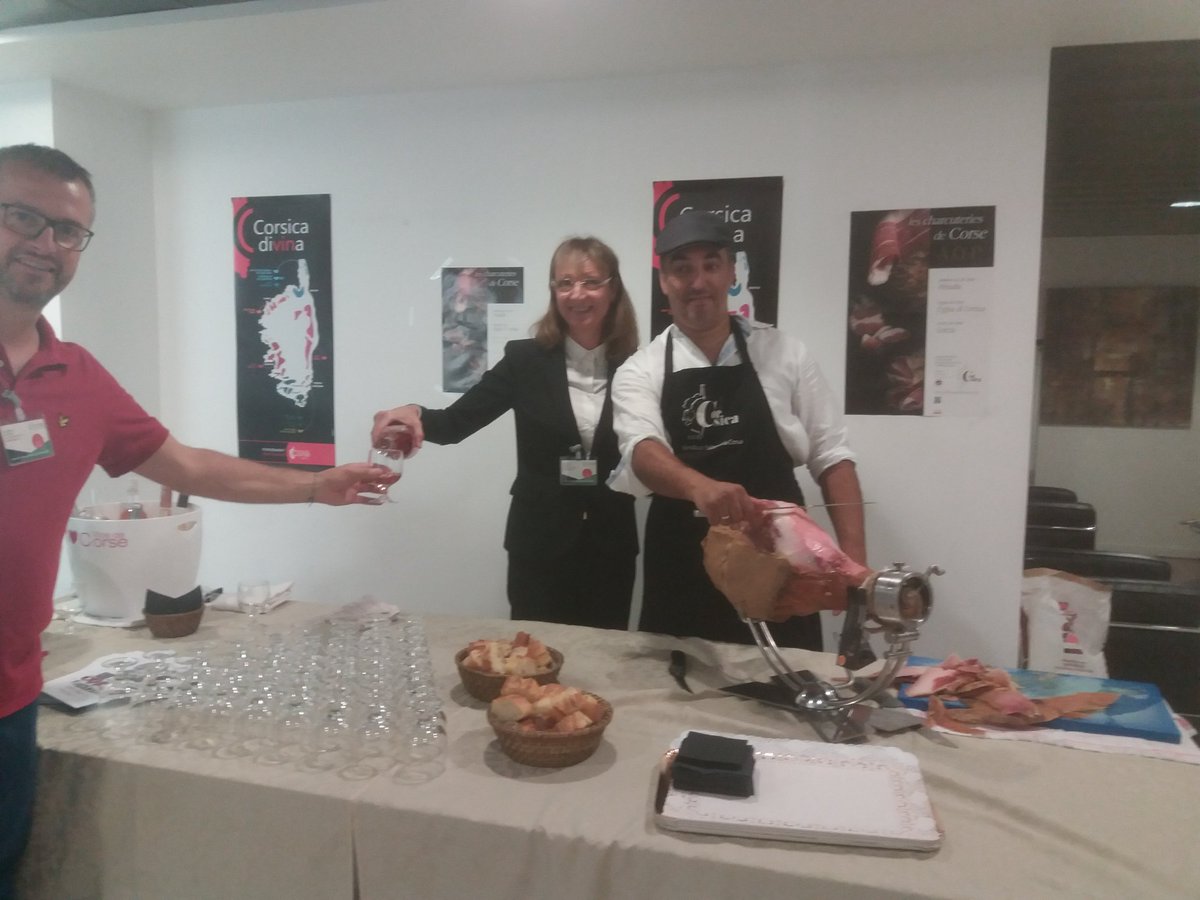 mpb_Corsica's tweet image. Dégustation de vins corses et de Prisuttu AOP à l'occasion des journées du patrimoine aux Hôtels de la Collectivité de Corse à Ajaccio et Bastia. Car le patrimoine #Corse est aussi gustatif et gastronomique! #Odarc #identité  #qualité