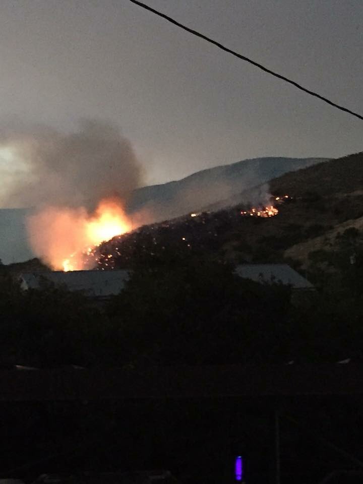 SLCScanner's tweet image. #NewFire #WasatchCounty #Wallsburg According to comments some homes have been evacuated but has not been confirmed. Pics courtesy of #WasatchCountyFire The Name of this fire is called #LittleValleyFire