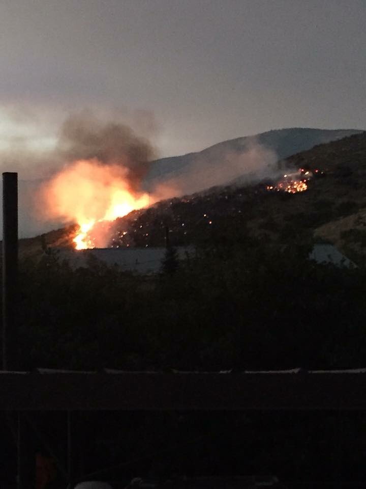 SLCScanner's tweet image. #NewFire #WasatchCounty #Wallsburg According to comments some homes have been evacuated but has not been confirmed. Pics courtesy of #WasatchCountyFire The Name of this fire is called #LittleValleyFire