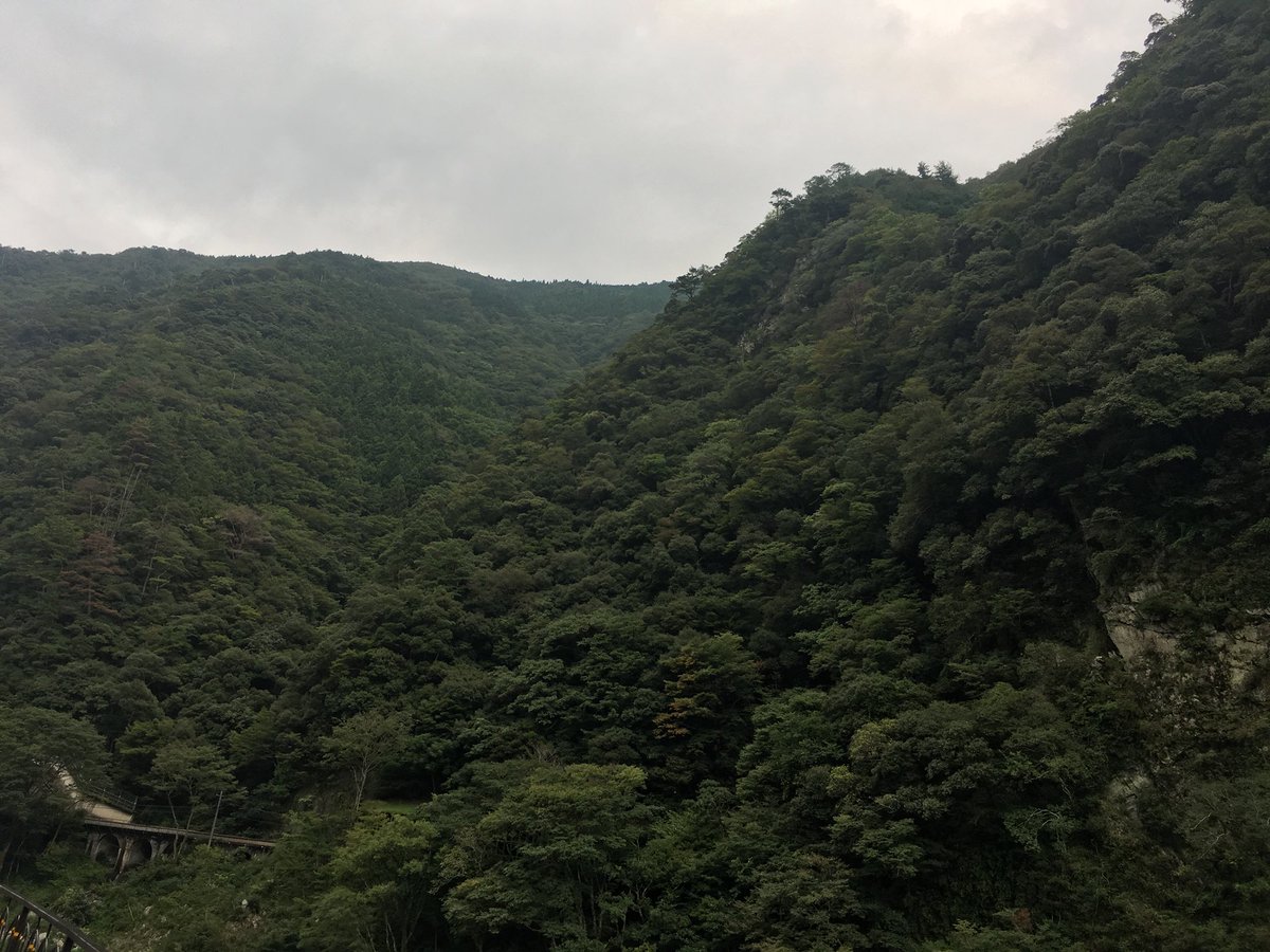 岩のサイズがおかしい…あと山〜 